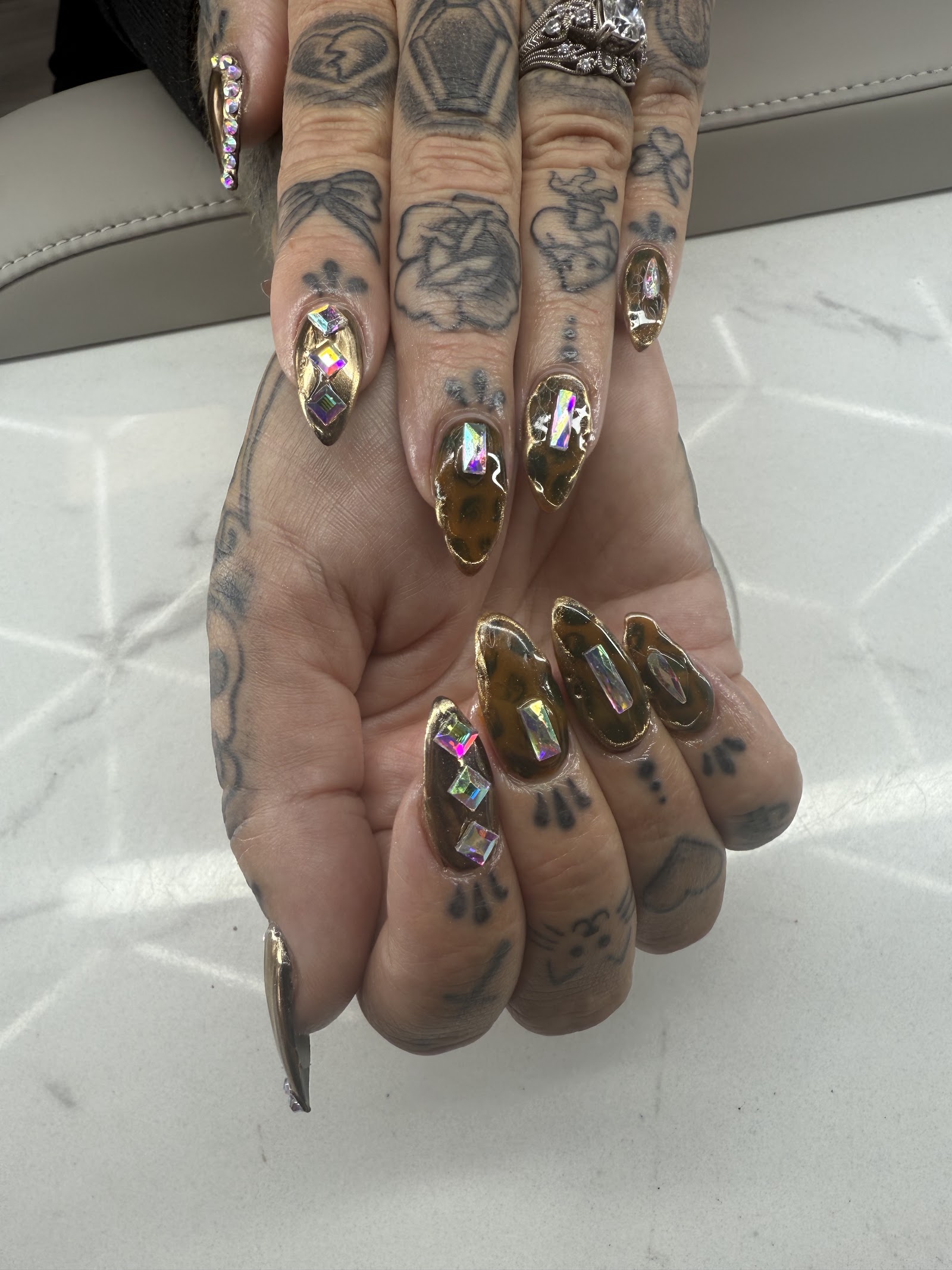 Trendy Nails logo